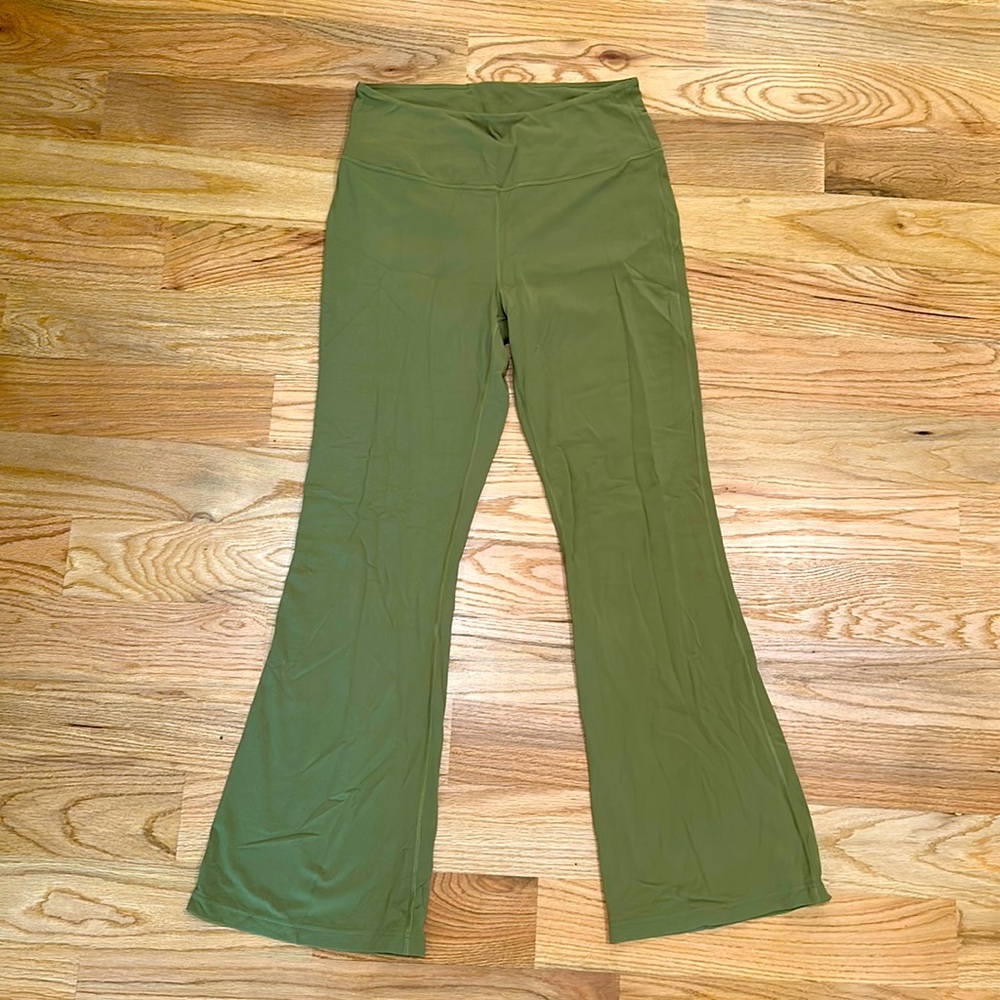 LULULEMON Groove Super High Rose Flared Nulu Size 14 Olive